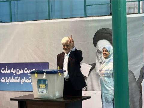 محمدرضا عارف در حسینیه جماران مطرح کرد: رأی ندادن مردم به معنای رأی دادن به‌ نظر مخالف خودشان‌ است+فیلم و عکس